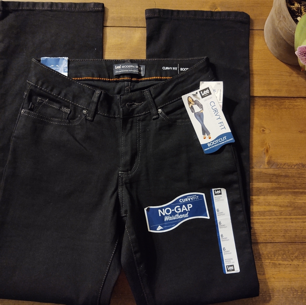 Lee Size 6 Short Black Curvy Fit Bootcut